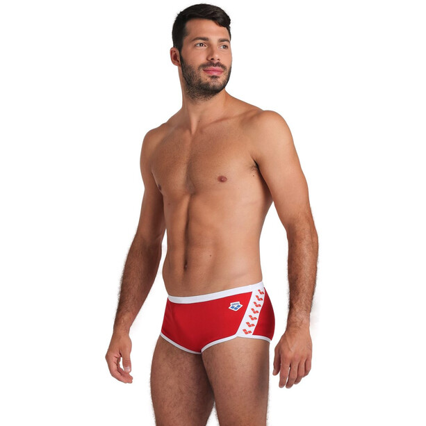 arena Icons Solid Low-Waist Shorts Herren rot
