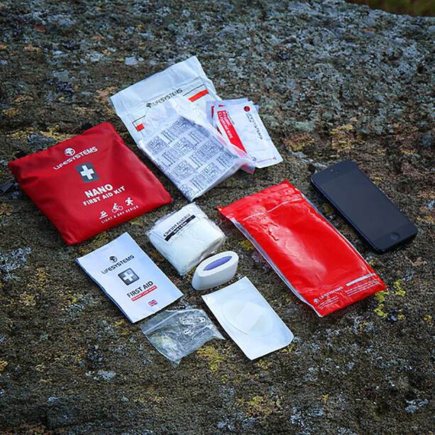 Lifesystems Light & Dry Nano First Aid Kit röd